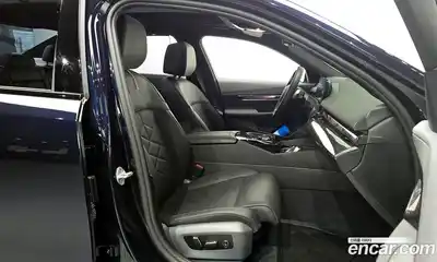 BMW 5-Series 2025 2.0 Автомат в Москве № 302420, миниатюра 3