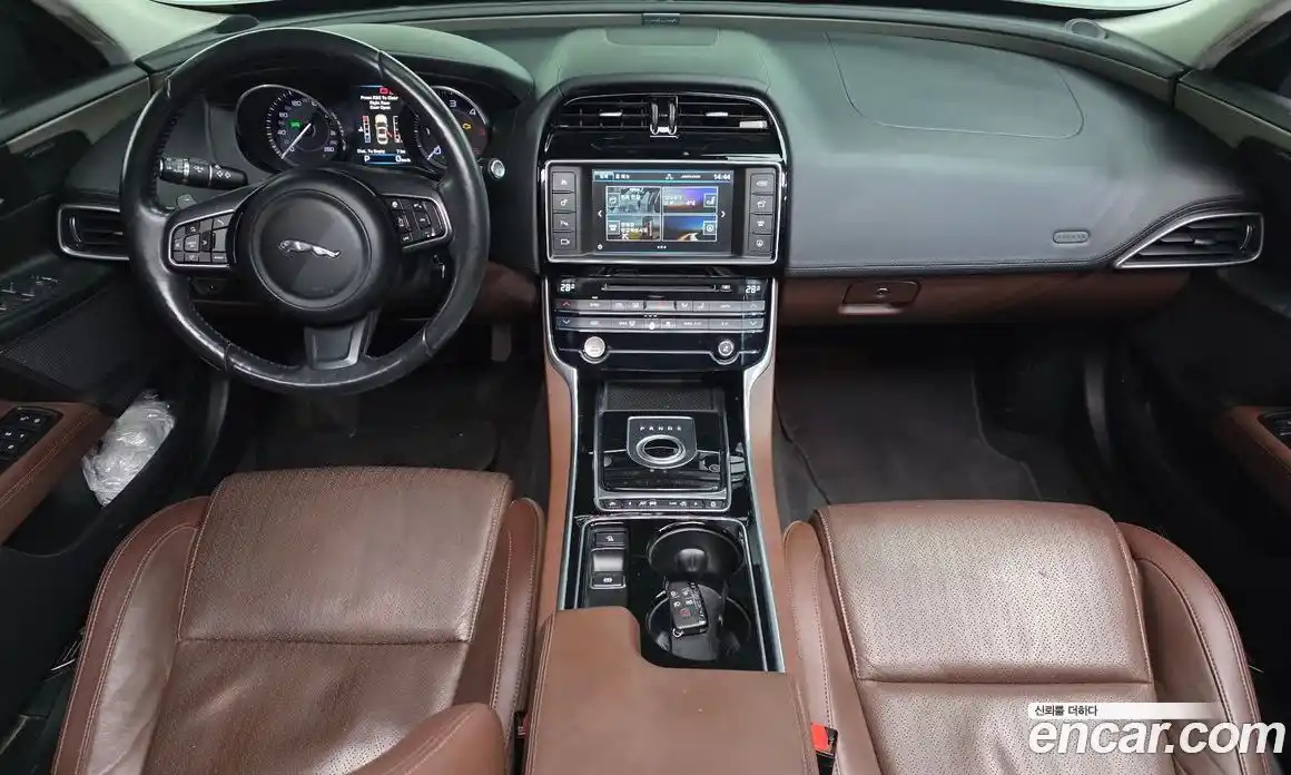 Jaguar XE 2016 2.0 Автомат в Москве № 320224, фото 13