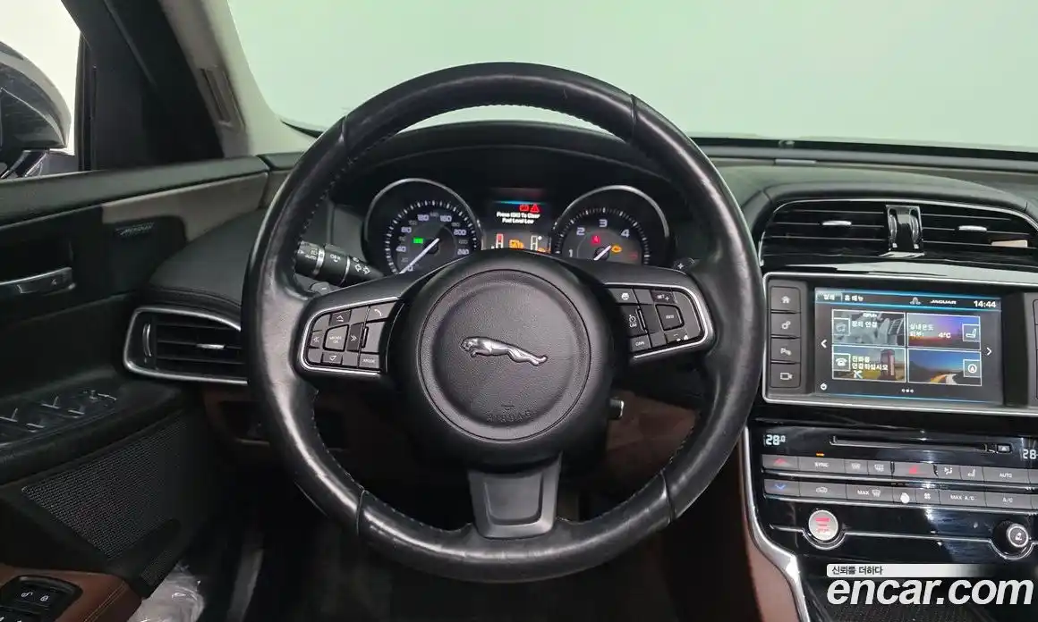 Jaguar XE 2016 2.0 Автомат в Москве № 320224, фото 14