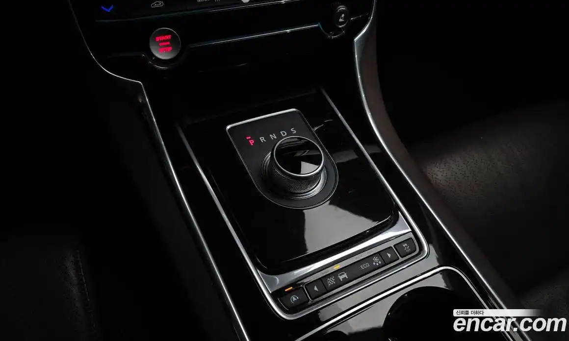 Jaguar XE 2016 2.0 Автомат в Москве № 320224, фото 15