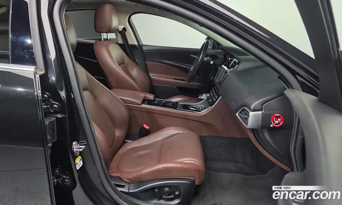 Jaguar XE 2016 2.0 Автомат в Москве № 320224, фото 7