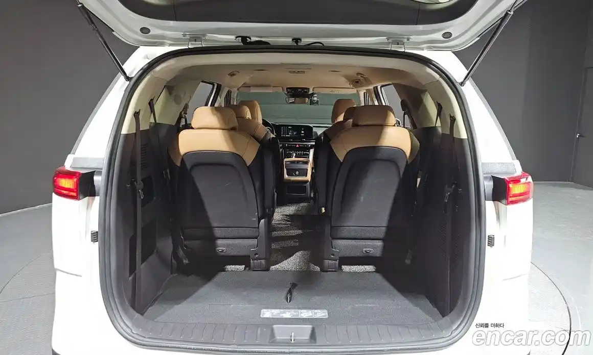 Kia Canival 2022 2.2 Автомат в Москве № 321649, фото 9