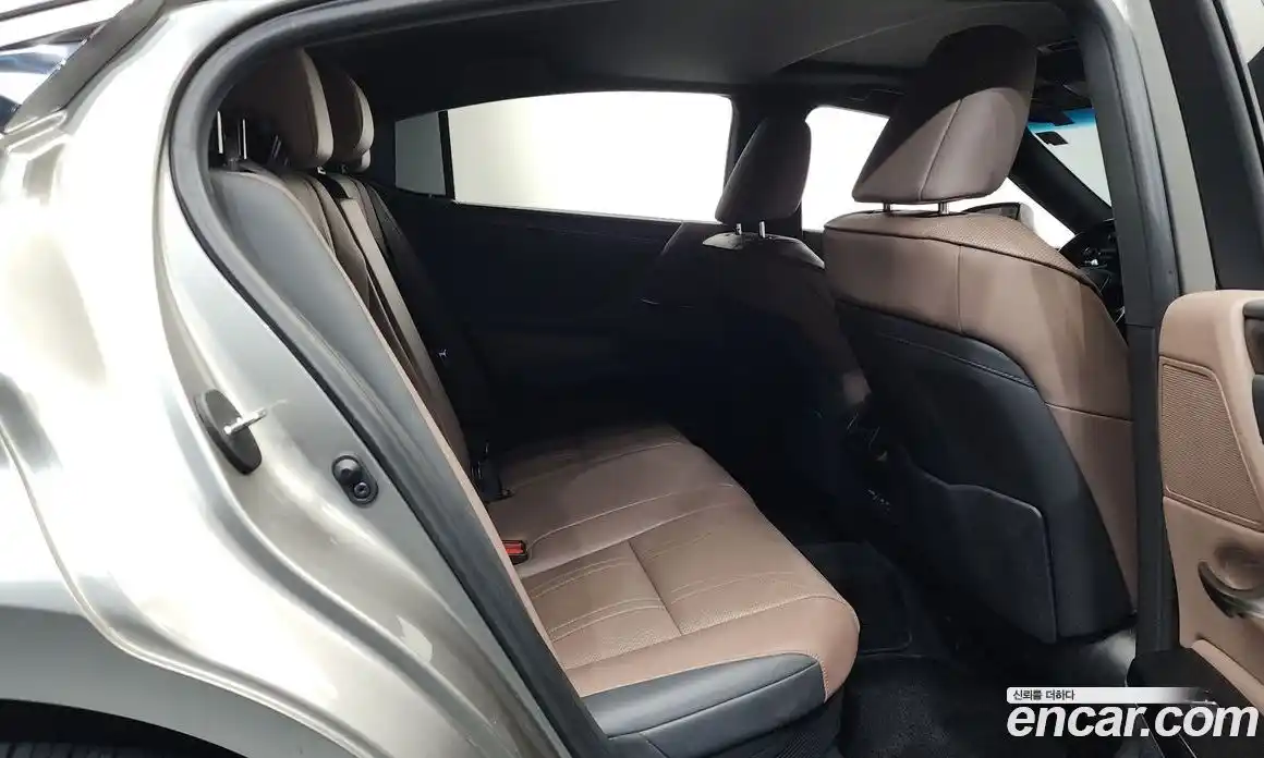 Lexus ES 2022 2.5 Автомат в Москве № 329577, фото 4