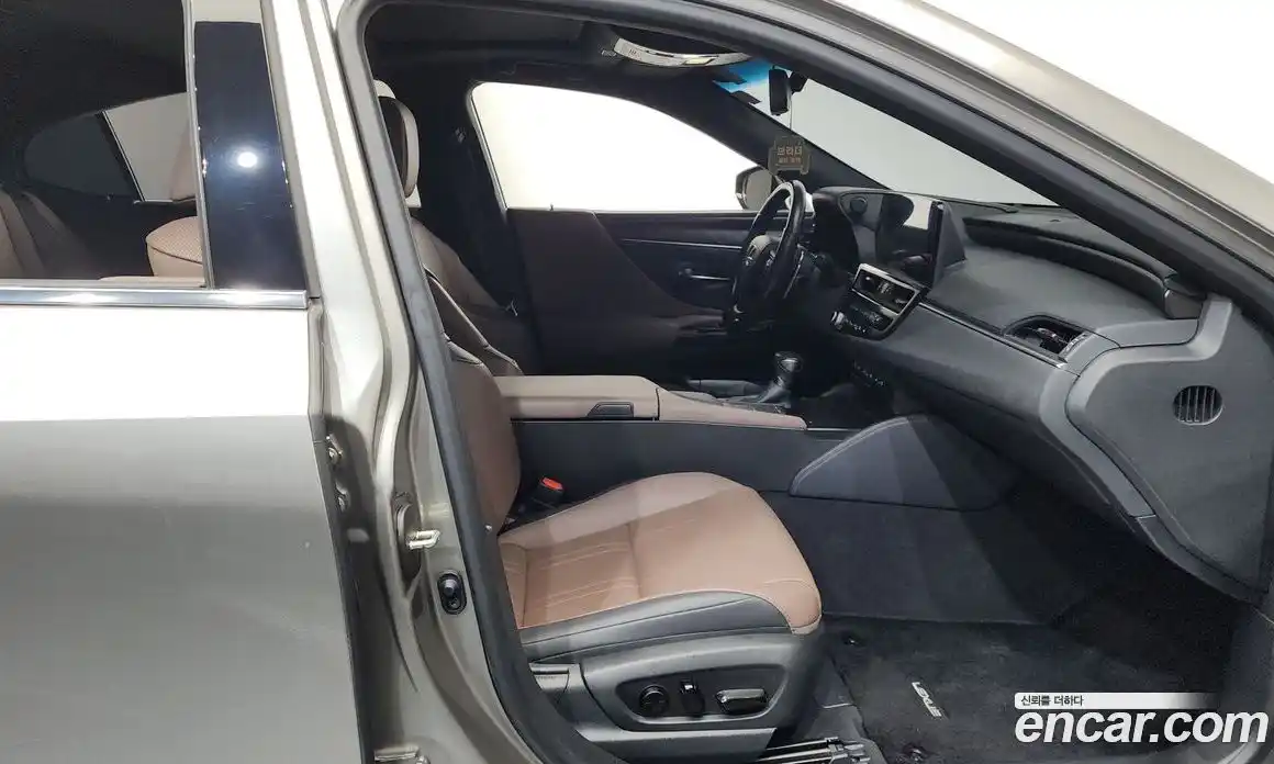 Lexus ES 2022 2.5 Автомат в Москве № 329577, фото 6