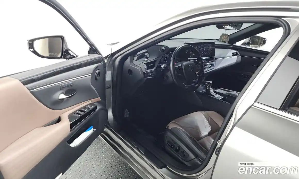 Lexus ES 2022 2.5 Автомат в Москве № 329577, фото 9