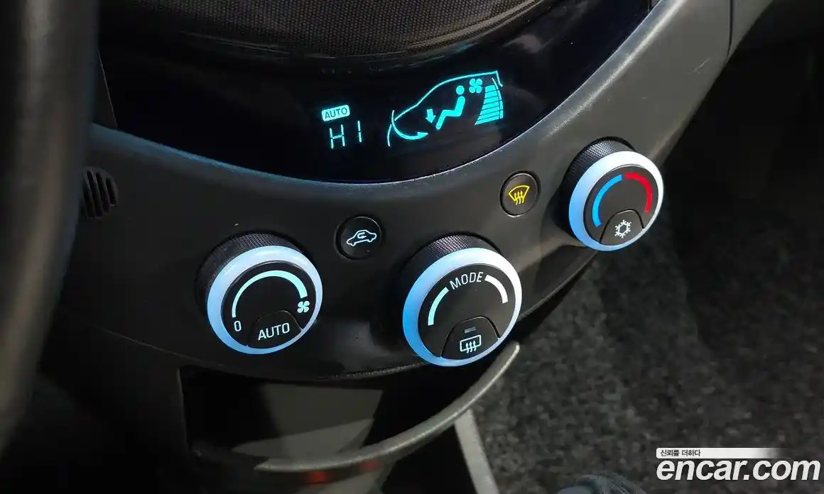 Chevrolet Spark 2012 1.0 Автомат в Москве № 37894, фото 20