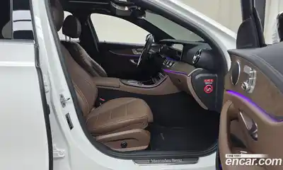 Mercedes-Benz E-Class 2023 2.0 Автомат в Москве № 466042, миниатюра 11