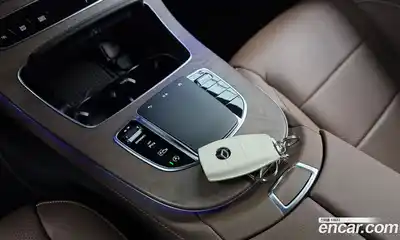 Mercedes-Benz E-Class 2023 2.0 Автомат в Москве № 466042, миниатюра 9