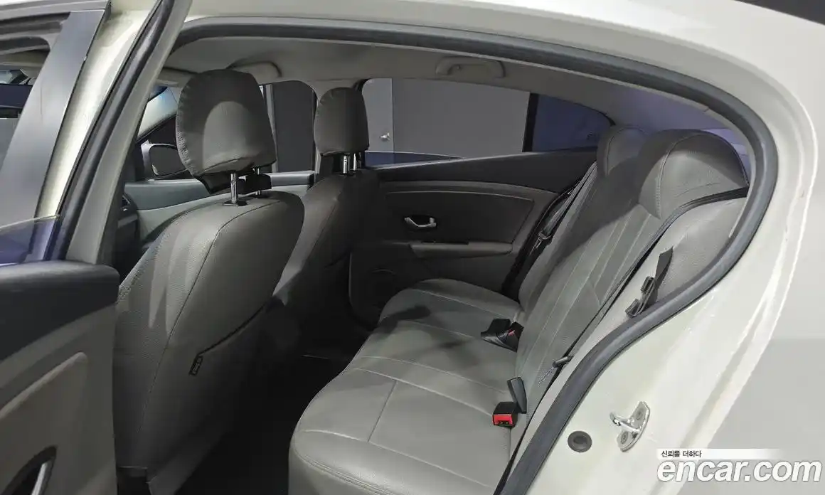 Renault SM3 2010 1.6 Автомат в Москве № 106218, фото 13