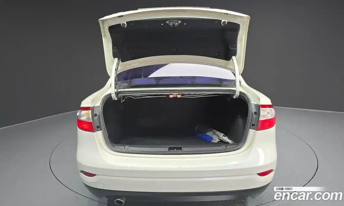 Renault SM3 2010 1.6 Автомат в Москве № 106218, фото 20