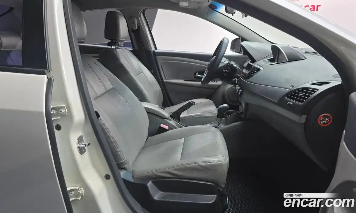 Renault SM3 2010 1.6 Автомат в Москве № 106218, фото 10