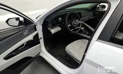 Hyundai Avante 2023 1.6 Автомат в Москве № 110723, миниатюра 11