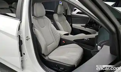 Hyundai Avante 2023 1.6 Автомат в Москве № 110723, миниатюра 10
