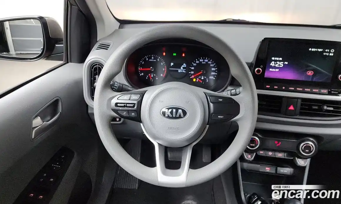 Kia Morning 2021 1.0 Автомат в Москве № 132838, фото 9