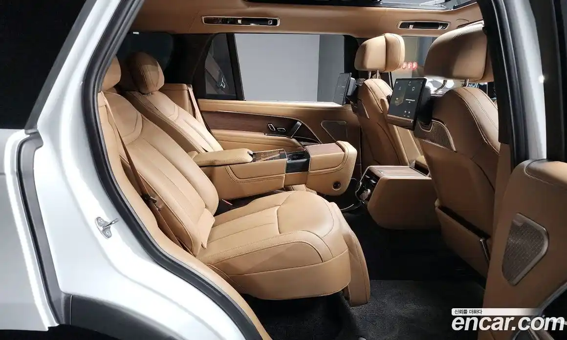 Land Rover Range-Rover 2024 4.4 Автомат в Москве № 166031, фото 12