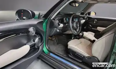 Mini Cooper 2023 2.0 Автомат в Москве № 167016, миниатюра 2