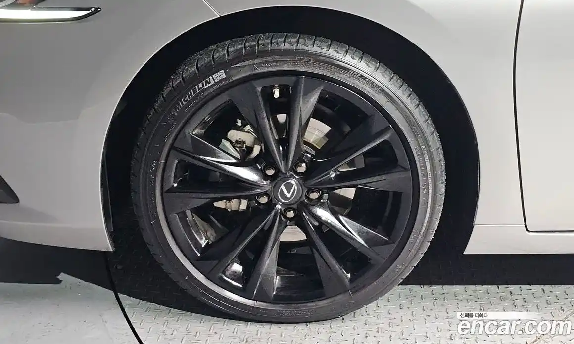 Lexus ES 2024 2.5 Автомат в Москве № 167970, фото 2