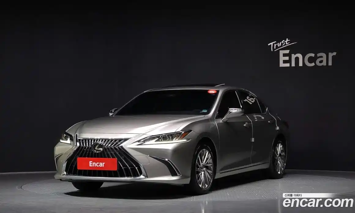 Lexus ES 2023 2.5 Автомат в Москве № 168163, фото 1