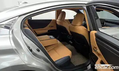 Lexus ES 2023 2.5 Автомат в Москве № 168163, миниатюра 3