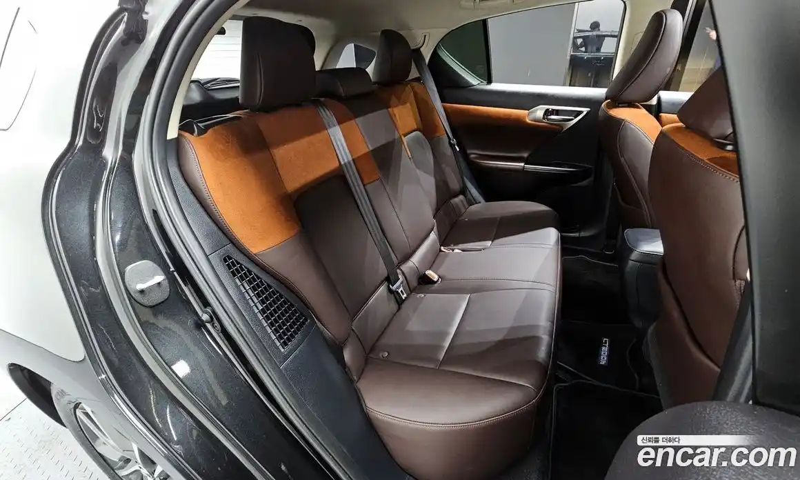 Lexus CT200h 2018 1.8 Автомат в Москве № 168273, фото 4