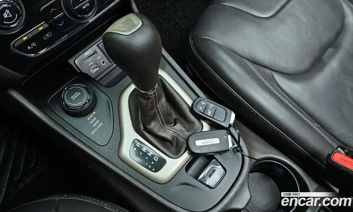 Jeep Cherokee 2014 2.4 Автомат в Москве № 169745, фото 9