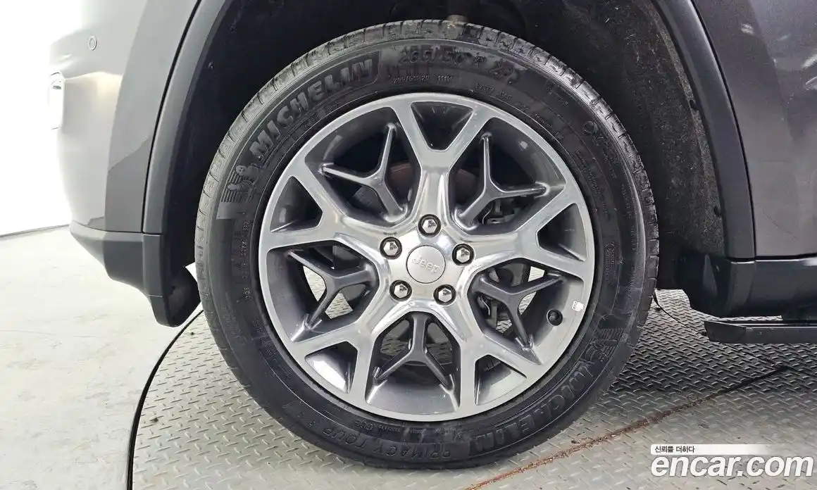 Jeep Cherokee 2019 3.6 Автомат в Москве № 169772, фото 3