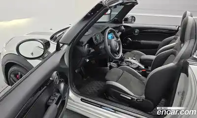 Mini Cooper Convertible 2023 2.0 Автомат в Москве № 177037, миниатюра 3