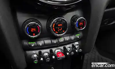 Mini Cooper Convertible 2023 2.0 Автомат в Москве № 177037, миниатюра 4