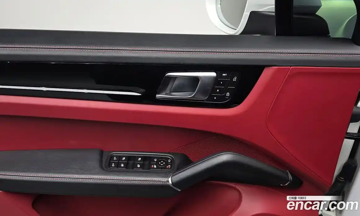 Porsche Cayenne 2023 3.0 Автомат в Москве № 197332, фото 3