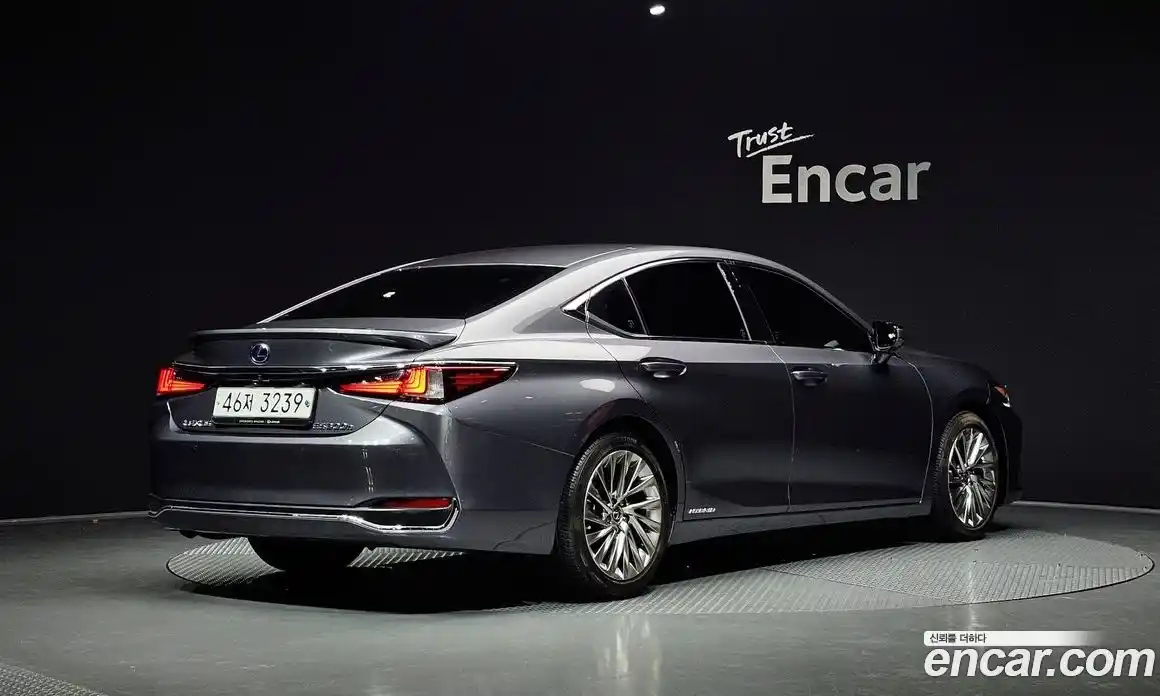 Lexus ES 2019 2.5 Автомат в Москве № 198736, фото 2