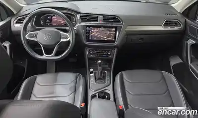 Volkswagen Tiguan 2023 2.0 Автомат в Москве № 199006, миниатюра 3
