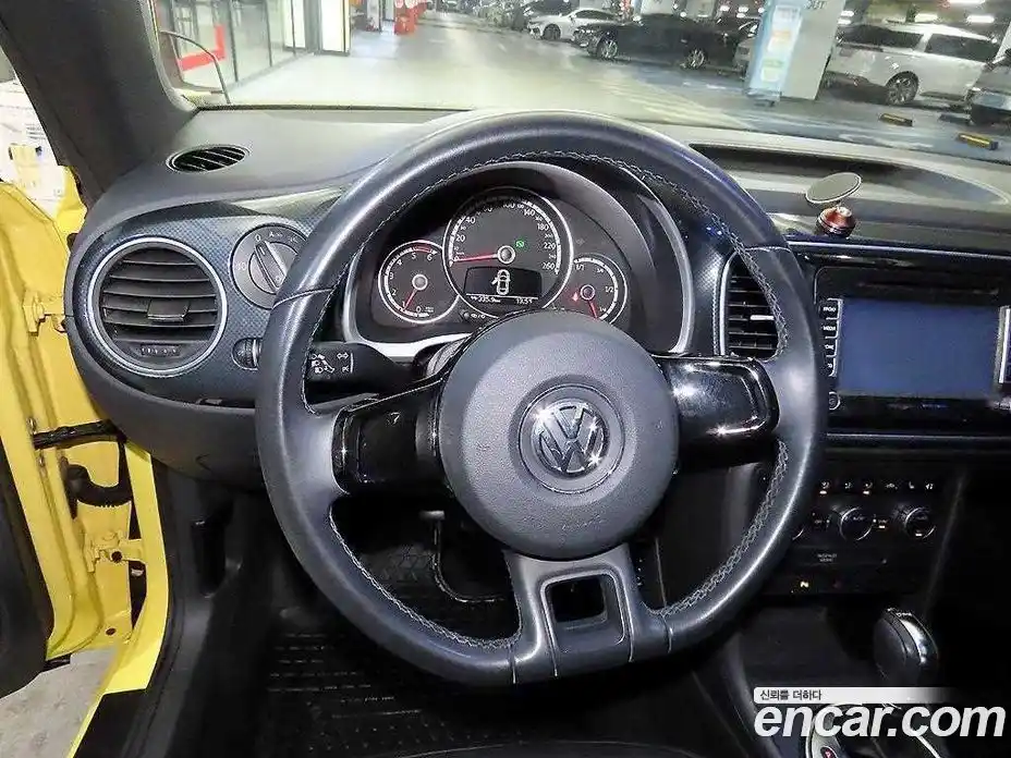 Volkswagen Beatle 2014 2.0 Автомат в Москве № 199226, фото 11