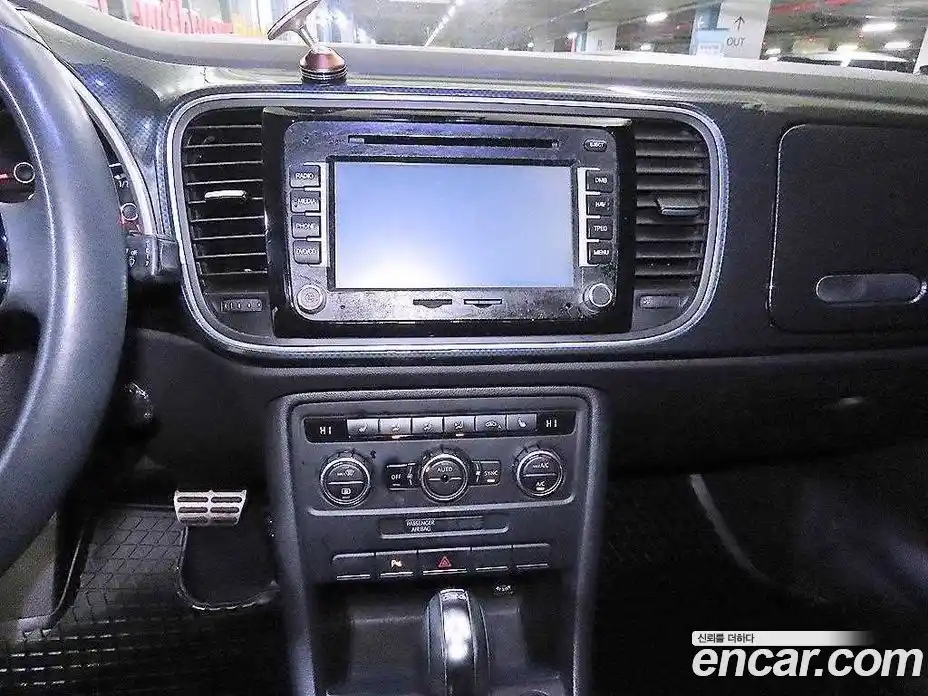 Volkswagen Beatle 2014 2.0 Автомат в Москве № 199226, фото 12