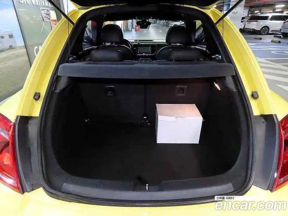 Volkswagen Beatle 2014 2.0 Автомат в Москве № 199226, фото 18