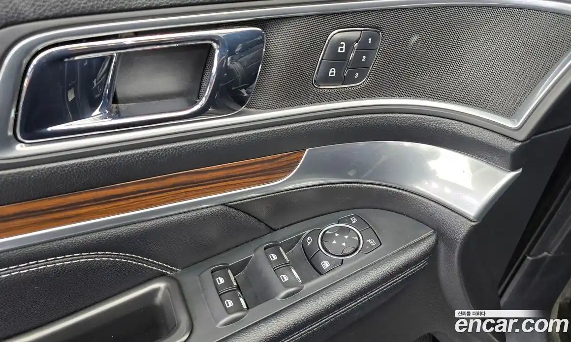 Ford Explorer 2017 2.3 Автомат в Москве № 199849, фото 2