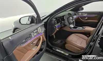 Mercedes-Benz E-Class 2023 3.0 Автомат в Москве № 201891, миниатюра 3