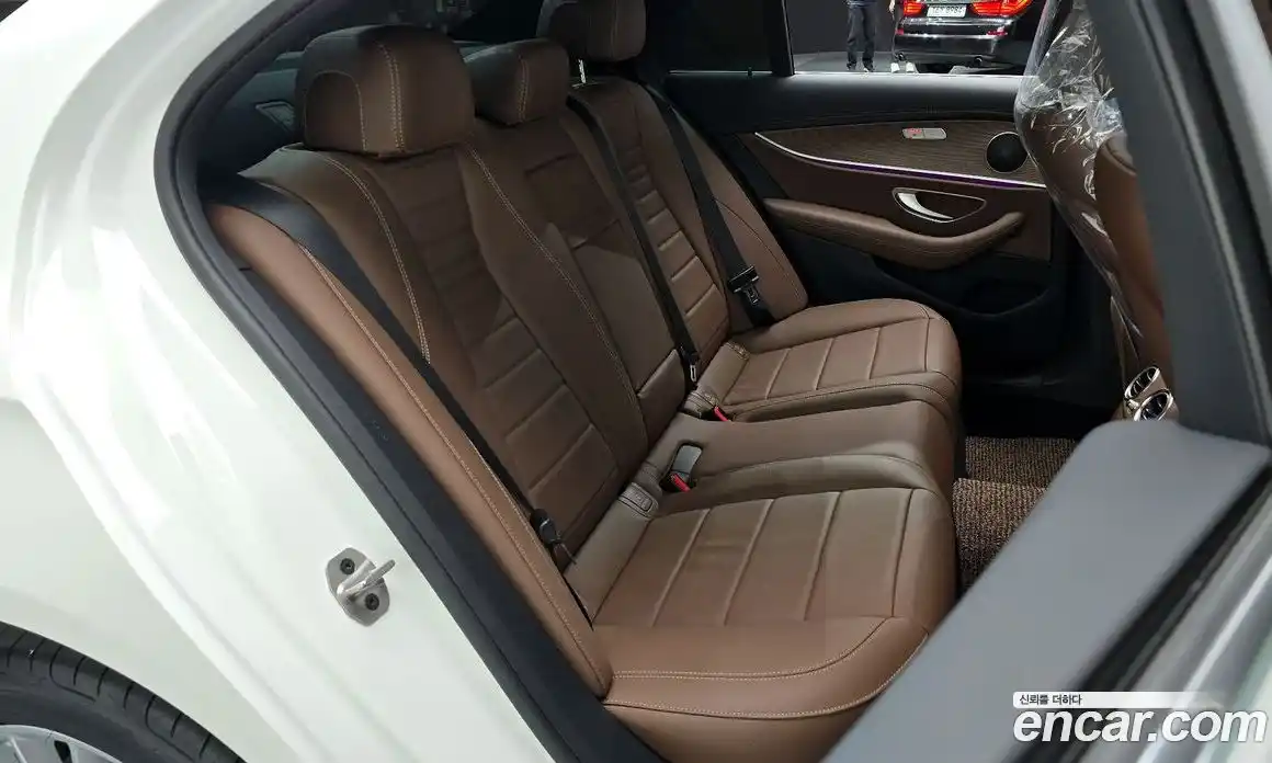 Mercedes-Benz E-Class 2023 2.0 Автомат в Москве № 203168, фото 20