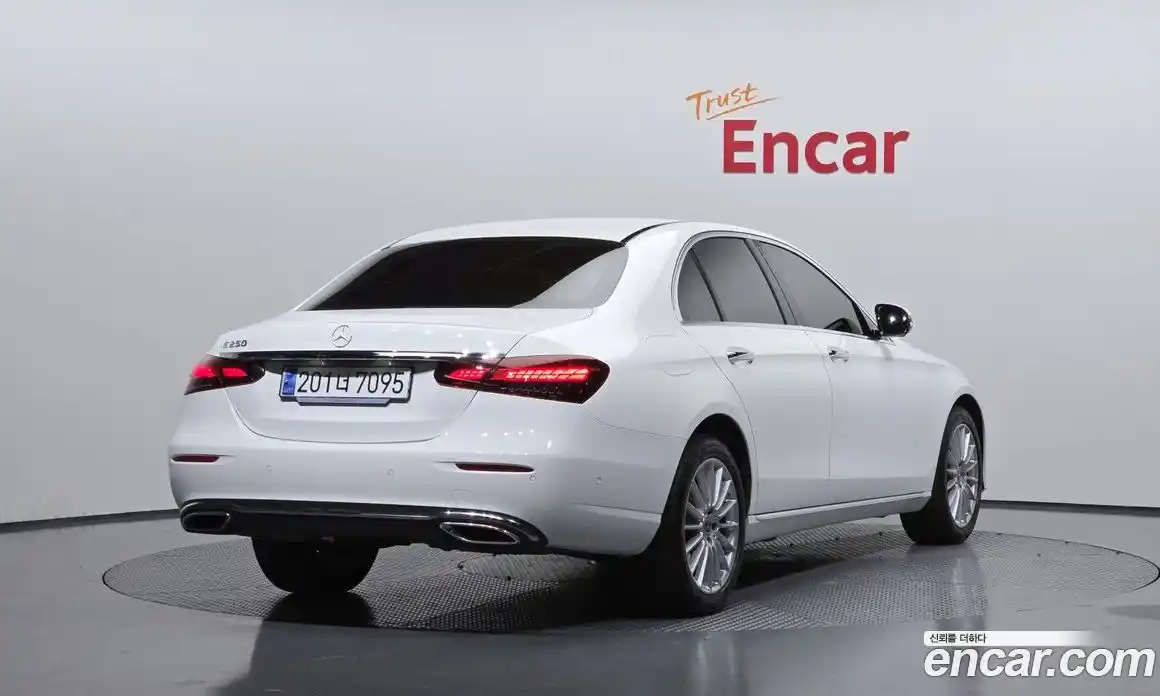 Mercedes-Benz E-Class 2023 2.0 Автомат в Москве № 203168, фото 5