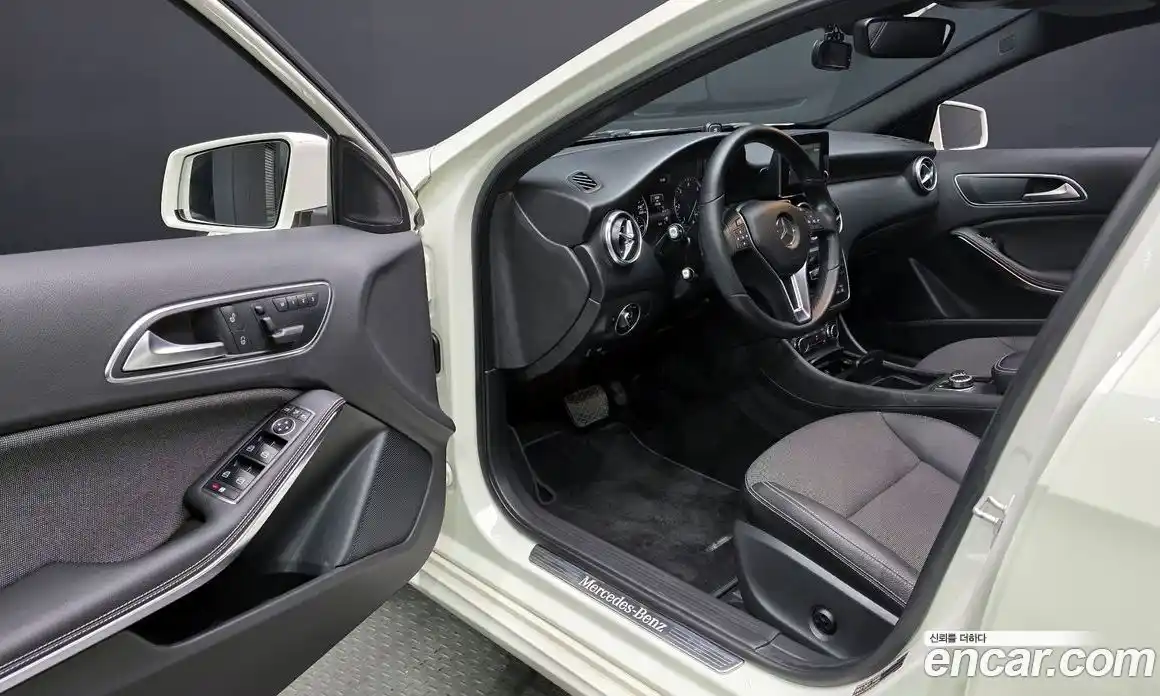 Mercedes-Benz A-Class 2015 1.5 Автомат в Москве № 209218, фото 15