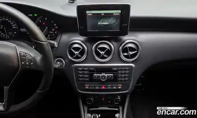 Mercedes-Benz A-Class 2015 1.5 Автомат в Москве № 209218, миниатюра 4