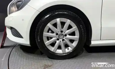 Mercedes-Benz A-Class 2015 1.5 Автомат в Москве № 209218, миниатюра 7