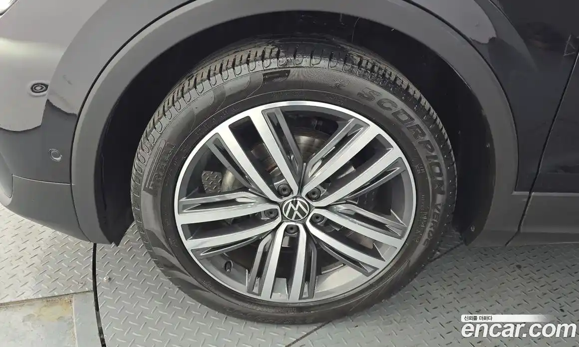 Volkswagen Tiguan 2022 2.0 Автомат в Москве № 214912, фото 5