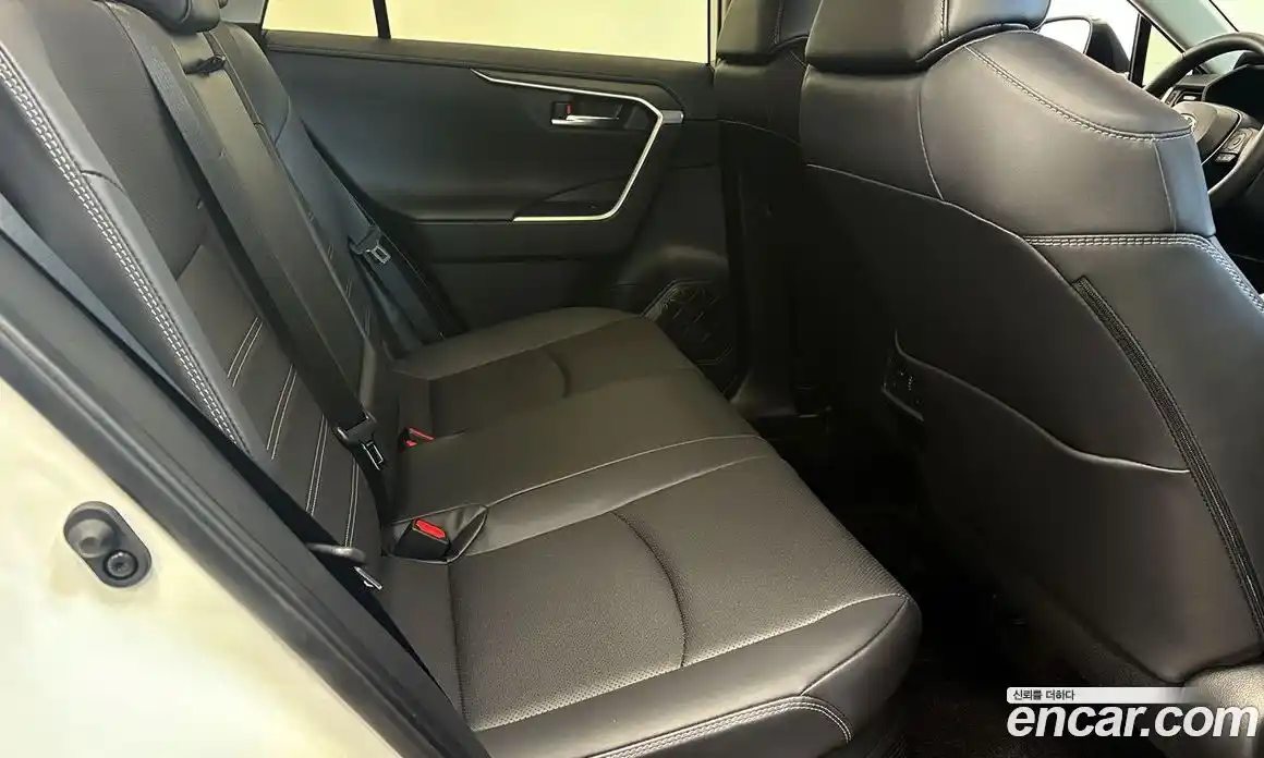 Toyota RAV4 2025 2.5 Автомат в Москве № 215573, фото 11