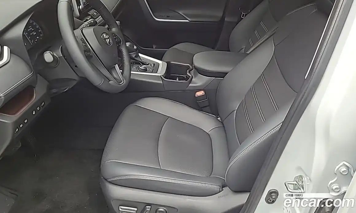 Toyota RAV4 2025 2.5 Автомат в Москве № 215573, фото 10