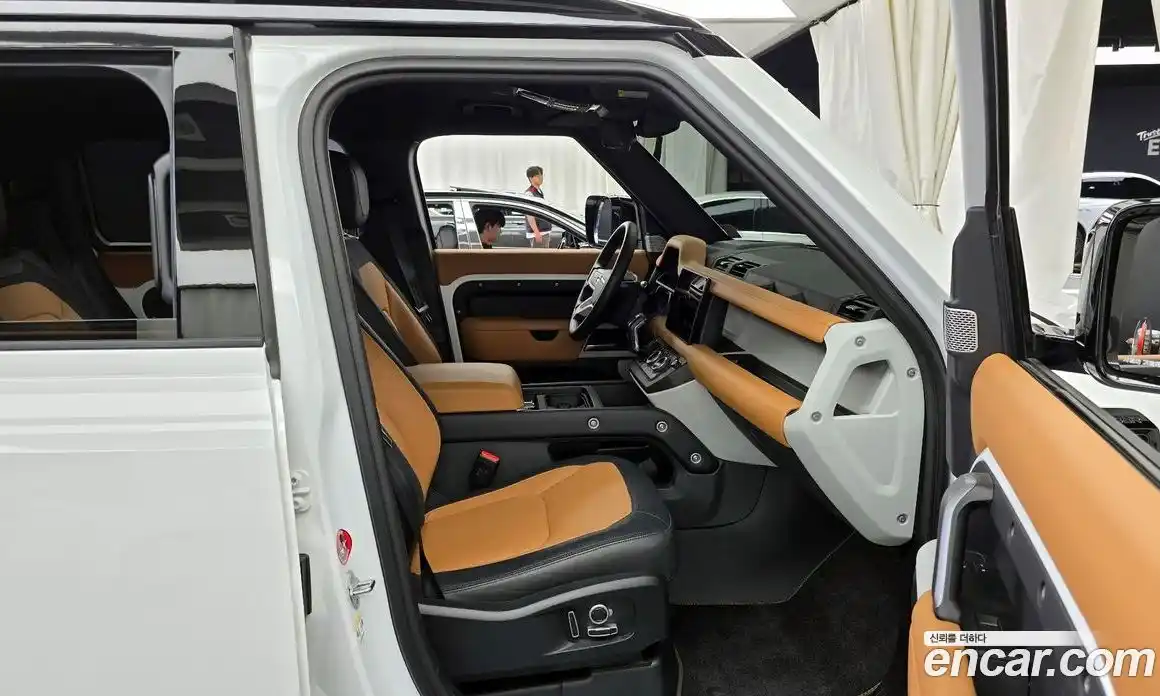 Land Rover Defender 2024 3.0 Автомат в Москве № 231166, фото 3