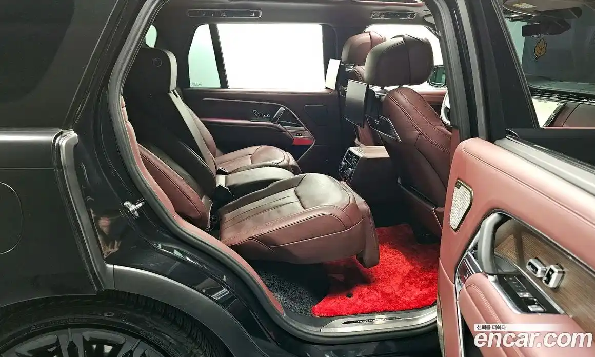 Land Rover Range-Rover 2024 4.4 Автомат в Москве № 231293, фото 12