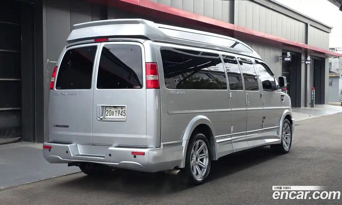 Chevrolet Express Van 2017 6.0 Автомат в Москве № 234733, фото 2