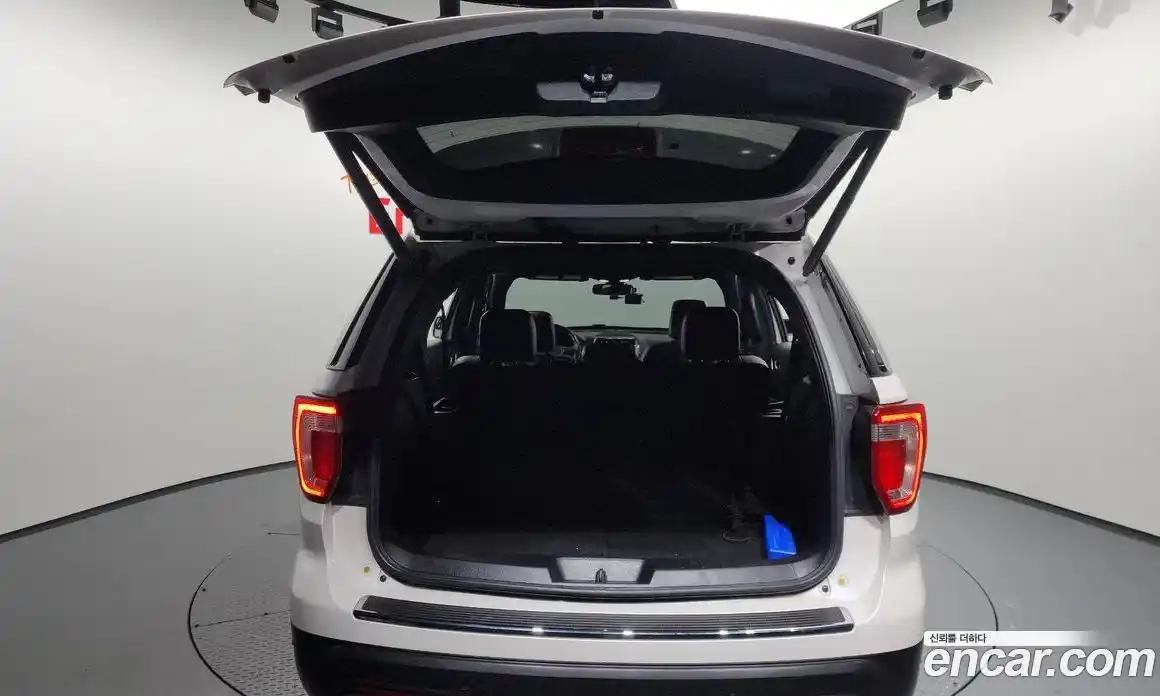 Ford Explorer 2018 2.3 Автомат в Москве № 255650, фото 20