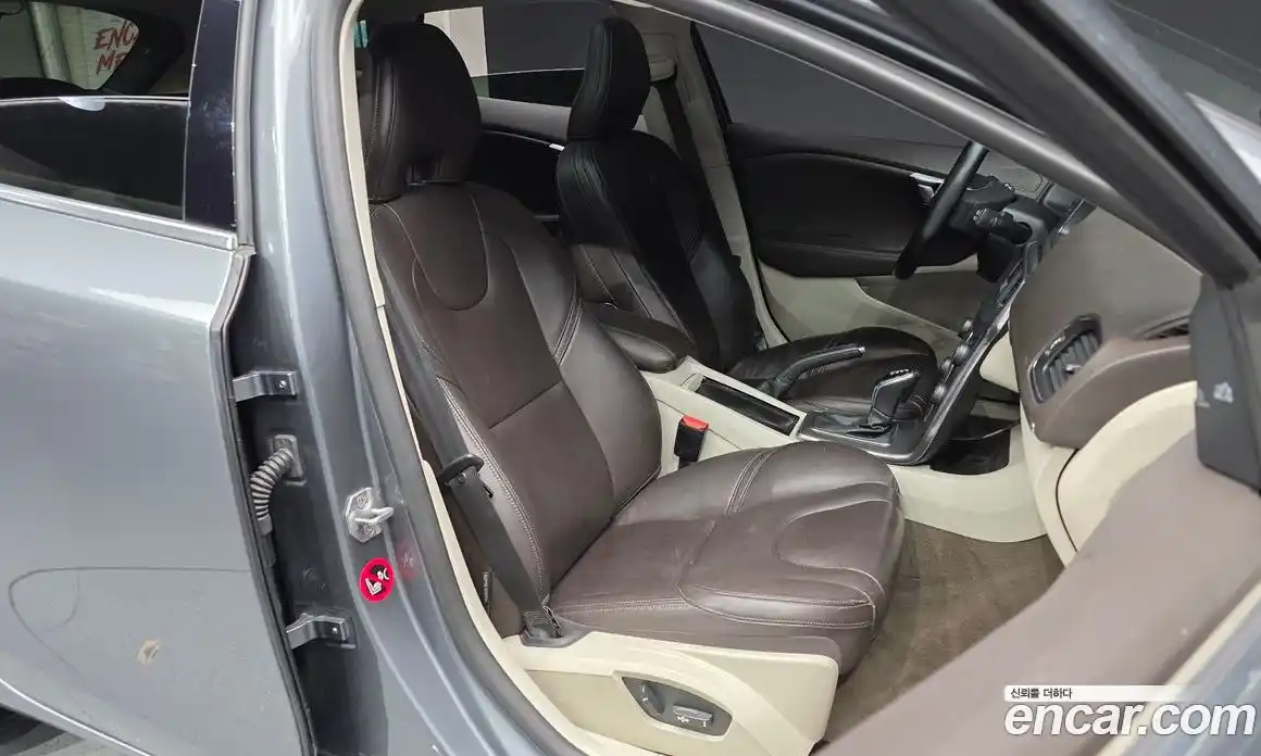 Volvo V40 2015 1.6 Автомат в Москве № 344177, фото 10