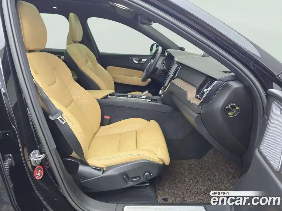 Volvo XC60 2023 2.0 Автомат в Москве № 344323, фото 11